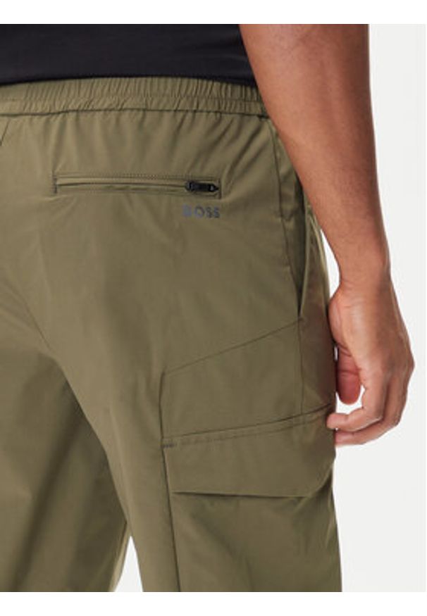BOSS Spodnie materiałowe T_Urbanex-Cargolight 50508339 Zielony Tapered Fit. Kolor: zielony. Materiał: syntetyk
