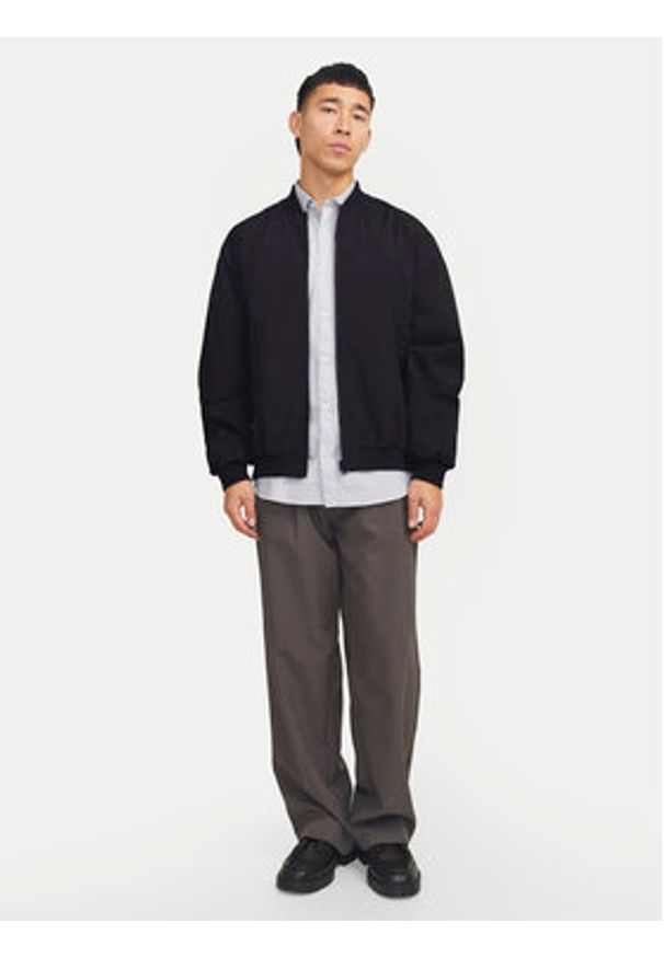 Jack & Jones Kurtka bomber Echarge 12268608 Czarny Regular Fit. Kolor: czarny. Materiał: syntetyk
