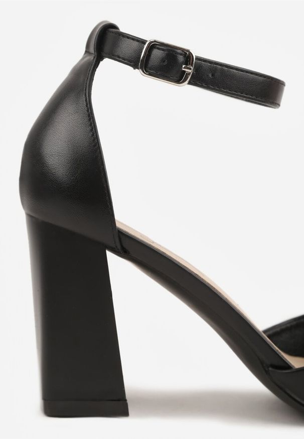 Renee - Czarne Czółenka na Słupku w Klasycznym Stylu ze Szpiczastym Noskiem Zelelle. Nosek buta: szpiczasty. Kolor: czarny. Wzór: gładki. Obcas: na słupku. Styl: klasyczny