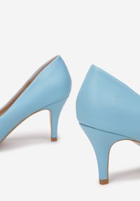 Renee - Niebieskie Czółenka Chrysiala. Nosek buta: szpiczasty. Zapięcie: bez zapięcia. Kolor: niebieski. Wzór: jednolity, gładki. Obcas: na obcasie. Styl: klasyczny, wizytowy. Wysokość obcasa: średni #6