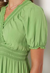 Born2be - Jasnozielona Bawełniana Sukienka z Kopertowym Dekoltem w Stylu Boho Rissasie. Okazja: na co dzień. Kolor: zielony. Materiał: bawełna. Typ sukienki: kopertowe. Styl: boho #6