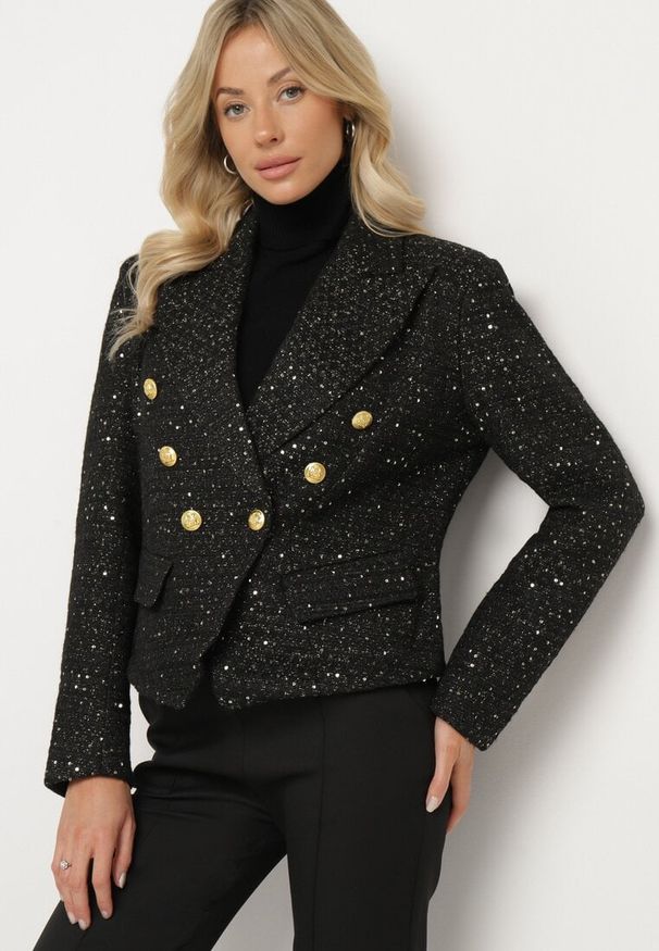 Born2be - Czarna Dwurzędowa Marynarka Taliowana w Tweedowym Stylu z Imitacją Kieszeni Liolia. Okazja: na co dzień. Kolor: czarny. Styl: elegancki, casual