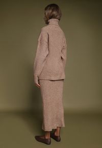 Born2be - Ciemnobeżowy Komplet Dzianinowy z Wełną Sweter z Golfem i Ołówkowa Spódnica Falovira. Kolor: beżowy. Materiał: dzianina, wełna. Sport: golf #7