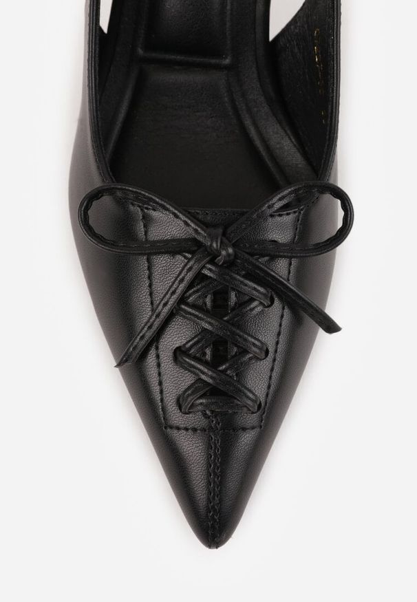 Renee - Czarne Szpilki Slingback VICES Zdobione Gorsetowym Wiązaniem z Kokardą Azimuna. Okazja: na co dzień. Kolor: czarny. Materiał: jeans, koronka. Wzór: aplikacja. Obcas: na szpilce. Styl: elegancki, casual