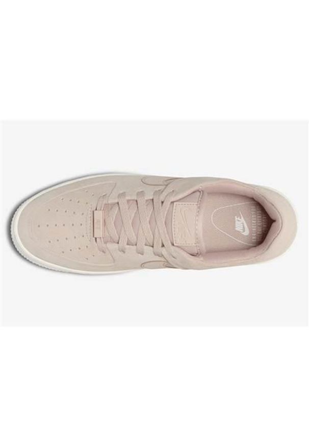 Buty do chodzenia damskie Nike W Air Force 1 Sage. Zapięcie: sznurówki. Kolor: różowy. Materiał: syntetyk, tkanina, skóra, materiał. Szerokość cholewki: normalna. Model: Nike Air Force. Sport: turystyka piesza