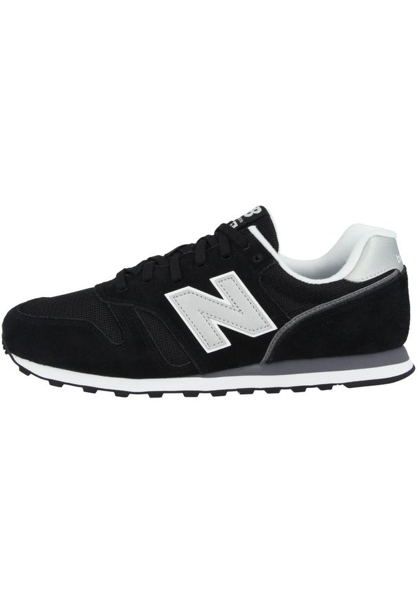 Buty do chodzenia New Balance 373. Zapięcie: sznurówki. Kolor: biały, czarny, wielokolorowy. Materiał: syntetyk, tkanina, materiał. Szerokość cholewki: normalna. Model: New Balance 373. Sport: turystyka piesza