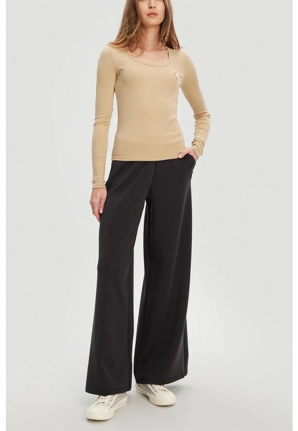 Guess - GUESS Beżowy damski longsleeve Colette, Rozmiar XL. Kolor: beżowy. Długość rękawa: długi rękaw