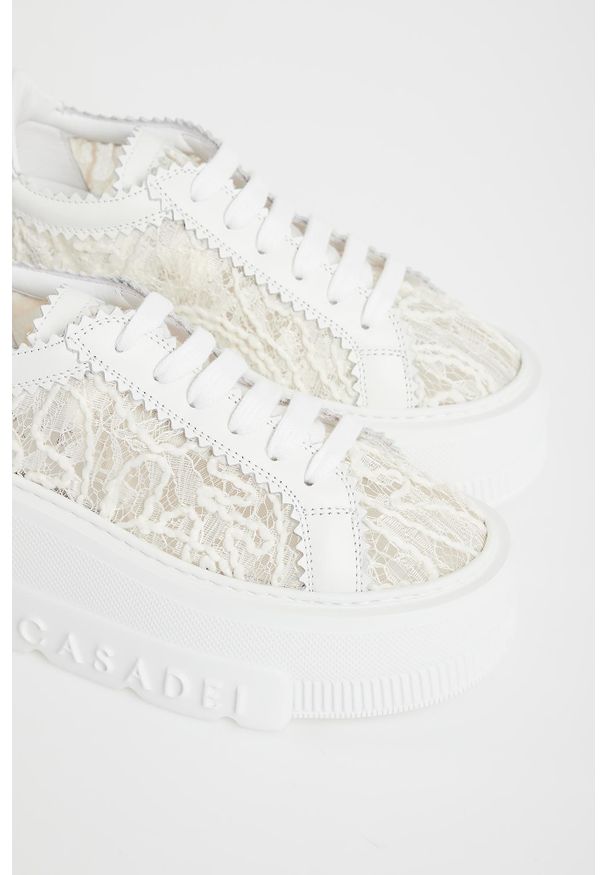 Casadei - Sneakersy damskie z koronką CASADEI. Materiał: koronka. Wzór: koronka