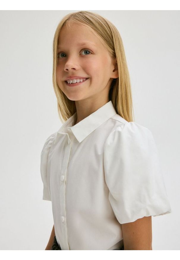 Reserved - Koszula z bufkami - biały. Kolor: biały. Materiał: bawełna