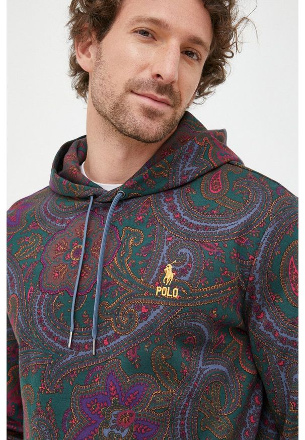 Polo Ralph Lauren bluza męska kolor zielony z kapturem wzorzysta. Okazja: na co dzień. Typ kołnierza: polo, kaptur. Kolor: zielony. Materiał: dzianina. Wzór: aplikacja. Styl: casual