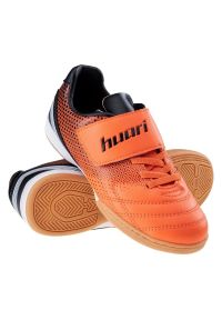 Buty piłkarskie Huari Tacuari Ic Jr 92800402446 pomarańczowe. Zapięcie: rzepy. Kolor: pomarańczowy. Materiał: syntetyk, guma. Sport: piłka nożna