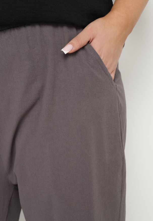 Born2be - Szare Klasyczne Spodnie Bawełniane z Gumką w Pasie Olozi. Okazja: na co dzień. Kolekcja: plus size. Kolor: szary. Materiał: bawełna. Styl: klasyczny