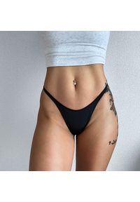 Intica - Stringi biodrówki z delikatnych materiałów niewidoczne pod ubraniem Viole. Kolor: czarny. Materiał: materiał #11