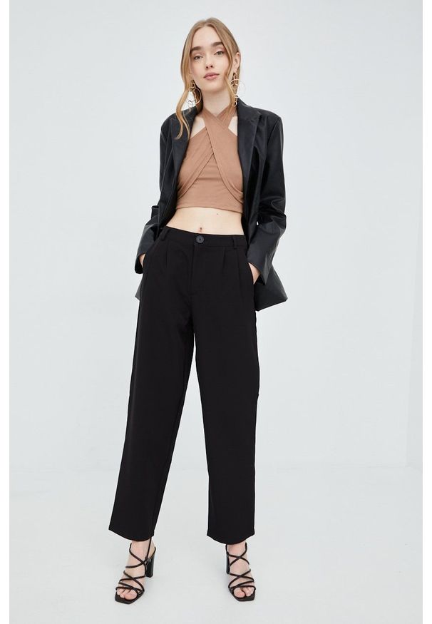 Noisy may - Noisy May spodnie damskie kolor czarny proste high waist. Okazja: na co dzień. Stan: podwyższony. Kolor: czarny. Materiał: tkanina. Styl: casual
