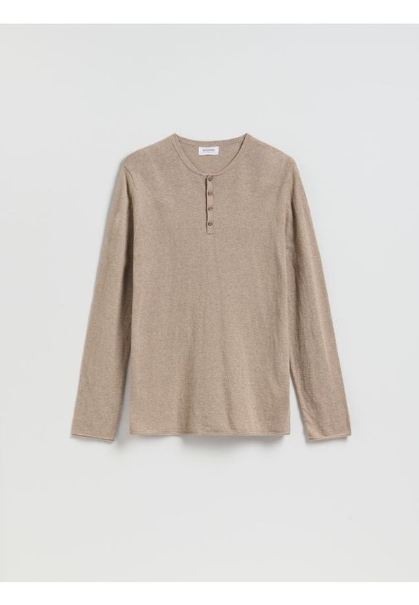 Reserved - Sweter henley - beżowy. Typ kołnierza: typu henley. Kolor: beżowy. Materiał: dzianina, len