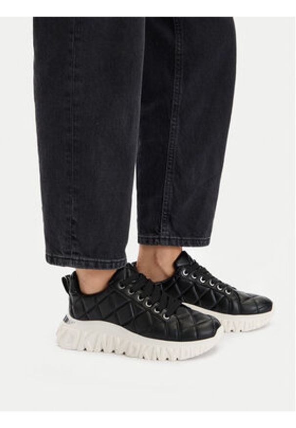 DKNY Sneakersy K4590226 Czarny. Kolor: czarny. Materiał: skóra