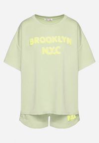 Born2be - Jasnozielony Komplet Oversize z Wiskozą T-shirt i Szorty z Nadrukiem Liravella. Kolor: zielony. Materiał: wiskoza. Wzór: nadruk #4