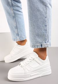 Renee - Białe Sneakersy ze Wstawkami z Ekozamszu na Grubej Podeszwie Anecta. Kolor: biały. Materiał: jeans. Wzór: nadruk #5