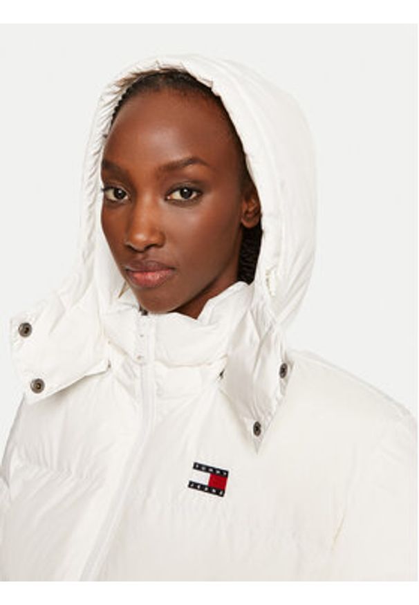 Tommy Jeans Kurtka puchowa Alaska DW0DW18610 Biały Regular Fit. Kolor: biały. Materiał: syntetyk