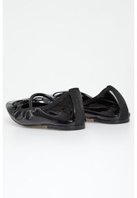 Baleriny damskie lakierowane DKNY. Materiał: lakier
