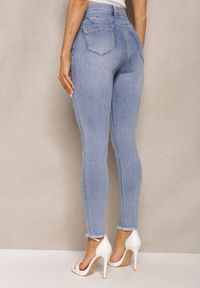 Renee - Niebieskie Jeansy z Regularnym Stanem i Wywiniętymi Nogawkami Velazquez. Kolekcja: plus size. Kolor: niebieski. Styl: klasyczny #4