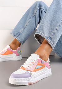 Renee - Biało-Różowe Sznurowane Sneakersy z Ekoskóry z Ozdobnymi Wstawkami Ravana. Kolor: biały