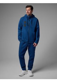 4f - 4F Bluza dresowa regular z kapturem męska 4F x Robert Lewandowski - granatowa XL. Okazja: na co dzień. Typ kołnierza: kaptur. Kolor: niebieski. Materiał: dresówka. Wzór: aplikacja, nadruk. Styl: casual, sportowy #2