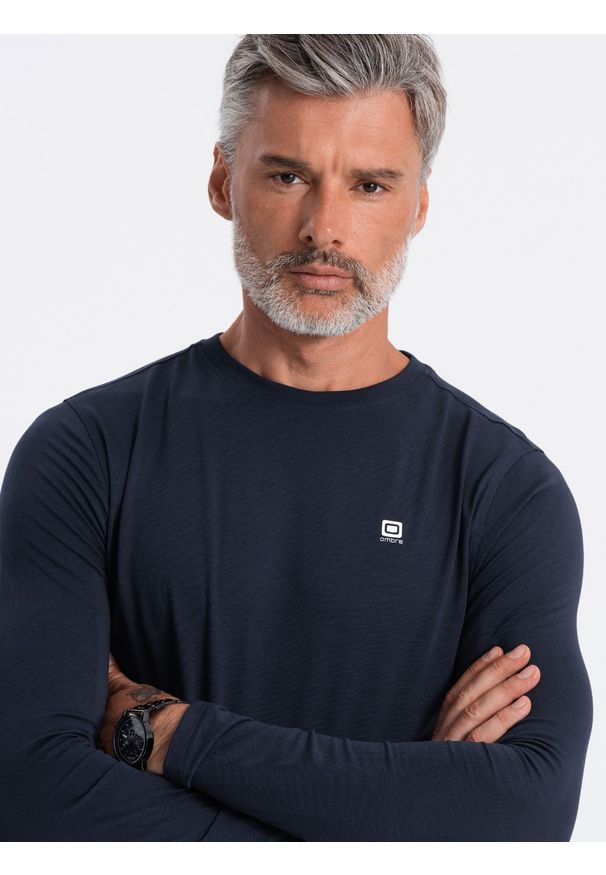 Ombre Clothing - Longsleeve męski z elastanem sygnowany z okrągłym dekoltem - granatowy V2 - Rozmiar: M. Kolor: niebieski. Materiał: elastan. Długość rękawa: długi rękaw. Wzór: gładki, jednolity. Styl: klasyczny