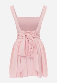 Renee - Różowa Sukienka na Ramiączkach o Rozkloszowanym Kroju Tastorea. Okazja: na co dzień, na imprezę. Typ kołnierza: dekolt kwadratowy, kokarda. Kolor: różowy. Długość rękawa: na ramiączkach. Sezon: lato. Typ sukienki: proste, rozkloszowane. Styl: elegancki, casual #6