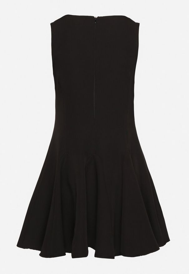 Born2be - Czarna Rozkloszowana Sukienka Bez Rękawów z Ozdobnymi Wiązaniami Avelkio. Okazja: na co dzień, na spacer. Kolor: czarny. Długość rękawa: bez rękawów. Typ sukienki: rozkloszowane. Styl: casual, elegancki