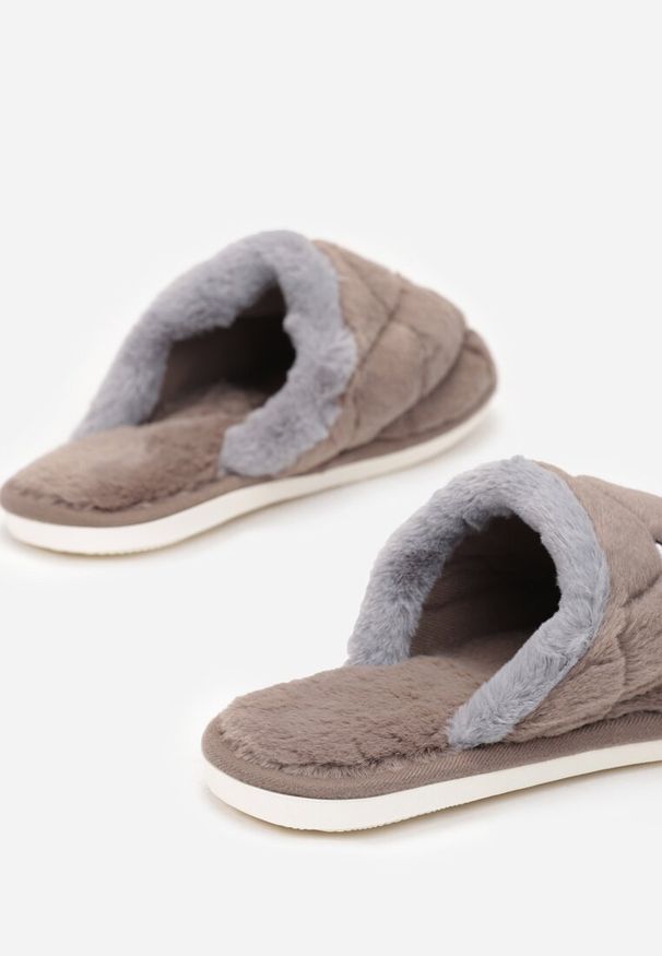 Born2be - Brązowe Kapcie Aldeos. Kolor: brązowy. Materiał: futro. Wzór: aplikacja