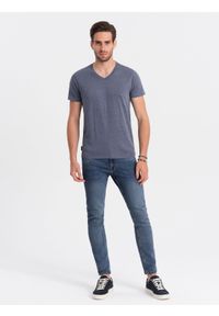 Ombre Clothing - Klasyczna męska bawełniana koszulka z dekoltem w serek BASIC - niebieski melanż V7 OM-TSBS-0145 - L. Typ kołnierza: dekolt w serek. Kolor: niebieski. Materiał: bawełna. Wzór: melanż. Styl: klasyczny