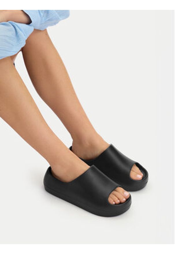 Hunter Klapki CEOWB-S55796 Czarny. Kolor: czarny. Materiał: syntetyk