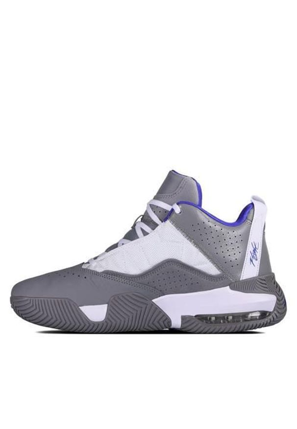 Buty do chodzenia męskie Nike Air Jordan. Kolor: szary. Materiał: materiał, syntetyk. Szerokość cholewki: normalna. Model: Nike Air Jordan. Sport: turystyka piesza