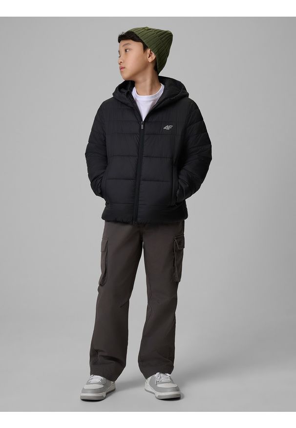 4f - 4F Kurtka z wypełnieniem syntetycznym chłopięca - czarna 122 (6-7 lat). Okazja: na spacer, na co dzień, na uczelnię. Kolor: czarny. Materiał: syntetyk. Wzór: gładki. Sezon: lato. Styl: casual