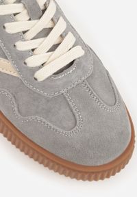 Born2be - Ciemnoszare Zamszowe Sneakersy w Stylu Kultowych Tenisówek ze Skórzaną Wkładką Berosele. Okazja: na co dzień. Kolor: szary. Materiał: zamsz, skóra #6