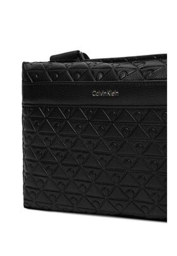 Calvin Klein Saszetka Emblem Aop Emboss Square Sling LV04D3277G Czarny. Kolor: czarny. Materiał: skóra