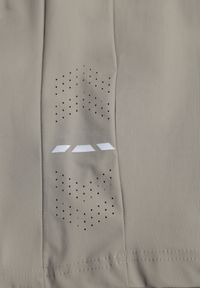 Born2be - Ciemnobeżowe Szorty w Sportowym Stylu ze Sznurkami i Zasuwanymi Kieszeniami Abateia. Okazja: na co dzień. Kolor: beżowy. Materiał: materiał. Wzór: napisy. Sezon: lato. Styl: sportowy #3