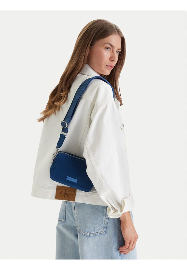 Calvin Klein Torebka Webbing Strap Canvas Camera Bag LV04F3385G Niebieski. Kolor: niebieski