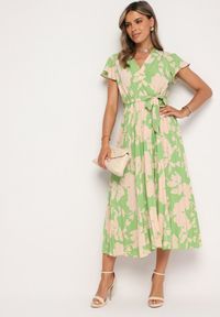 Born2be - Zielono-Beżowa Plisowana Koktajlowa Sukienka z Kopertowym Dekoltem Paskiem i Gumką w Talii Anelsea. Okazja: na spacer, na imprezę. Typ kołnierza: dekolt kopertowy. Kolor: zielony. Długość rękawa: krótki rękaw. Wzór: aplikacja. Typ sukienki: kopertowe. Styl: wizytowy #6
