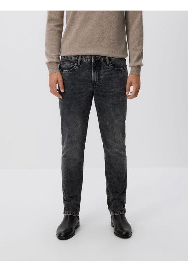 Reserved - Jeansy slim z efektem sprania - czarny. Kolor: czarny