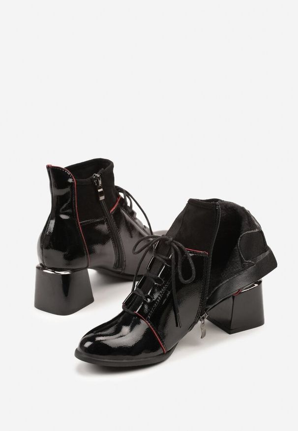Renee - Czarne Botki Lakierowane Vices Typu Trzewiki na Słupku z Ozdobnymi Przeszyciami Nisatte. Okazja: na co dzień. Kolor: czarny. Materiał: lakier. Obcas: na słupku. Styl: klasyczny, casual, elegancki