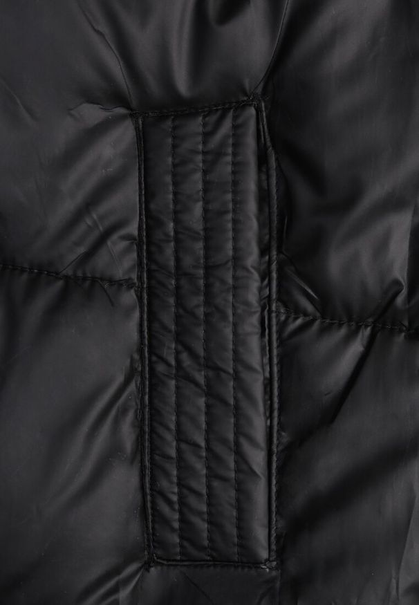 Renee - Czarna Długa Kamizelka z Pikowaniem i Obustronnym Suwakiem Wetessa. Kolor: czarny. Długość: długie