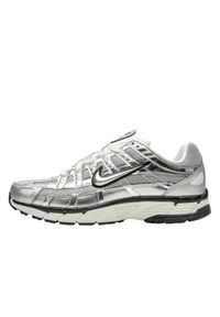 Buty do chodzenia dla dorosłych Nike P-6000 Metallic Silver. Kolor: szary. Sport: turystyka piesza