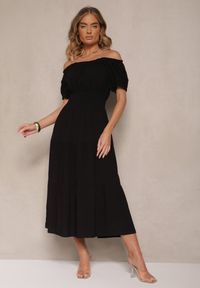Renee - Czarna Rozkloszowana Sukienka z Gumką w Talii i Dekoltem w Kształcie Łódki Miratela. Okazja: na co dzień. Kolor: czarny. Długość rękawa: krótki rękaw. Typ sukienki: proste. Styl: klasyczny, casual