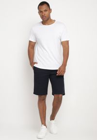 Born2be - Niebieskie Klasyczne Szorty z Gumką w Pasie Ściągane Troczkiem od Środka Piofina. Okazja: na co dzień. Kolor: niebieski. Sezon: lato. Styl: klasyczny #7