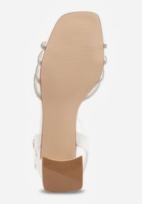 Born2be - Białe Eleganckie Sandały na Obcasie z Cyrkoniami Zitella. Okazja: na co dzień. Zapięcie: sprzączka. Kolor: biały. Materiał: jeans. Wzór: aplikacja. Obcas: na obcasie. Styl: elegancki. Wysokość obcasa: średni #4