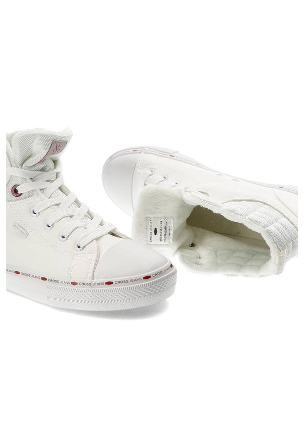 Białe Sneakersy Cross Jeans Męskie Ocieplane Obuwie. Okazja: na spacer. Kolor: biały. Materiał: skóra ekologiczna, materiał, syntetyk, futro. Szerokość cholewki: normalna. Wzór: aplikacja. Sezon: zima. Sport: turystyka piesza