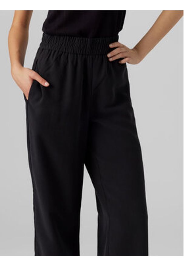 Vero Moda Spodnie materiałowe Carmen 10278926 Czarny Wide Leg. Kolor: czarny. Materiał: wiskoza