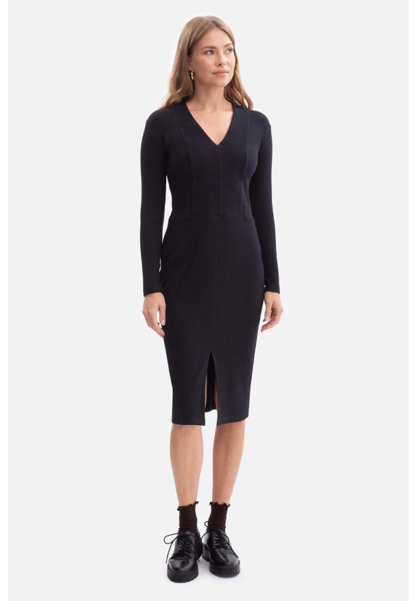 BeWear - Bawełniana sukienka dzianinowa ołówkowa z dekoltem V czarna. Kolor: czarny, brązowy. Materiał: dzianina, bawełna. Typ sukienki: ołówkowe. Styl: klasyczny